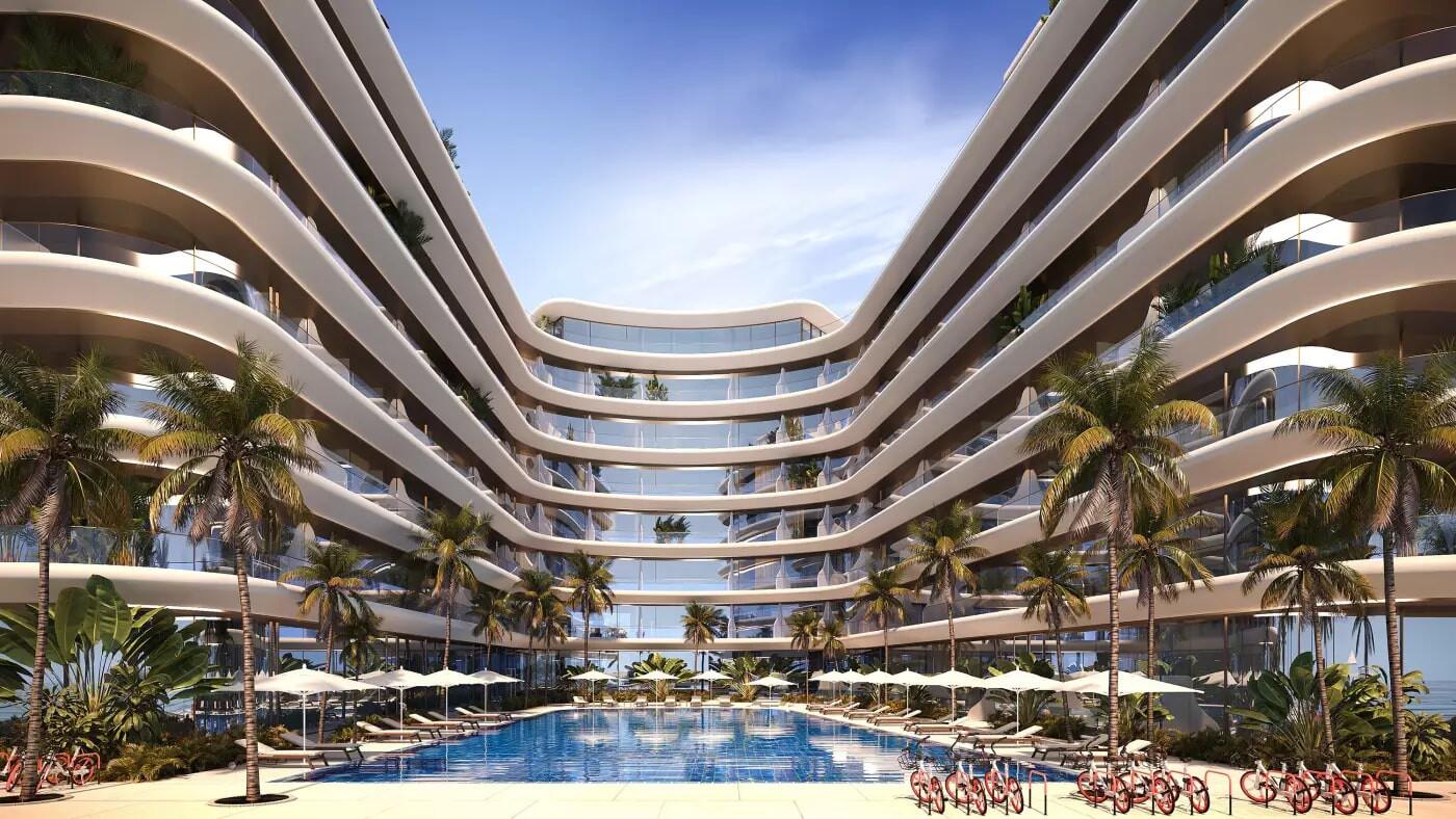 Cour intérieure avec piscine et espaces de détente
